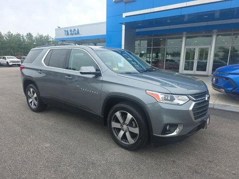 Used 2019 Chevrolet Traverse LT w/ LT Premium Package AWD/4WD image 1