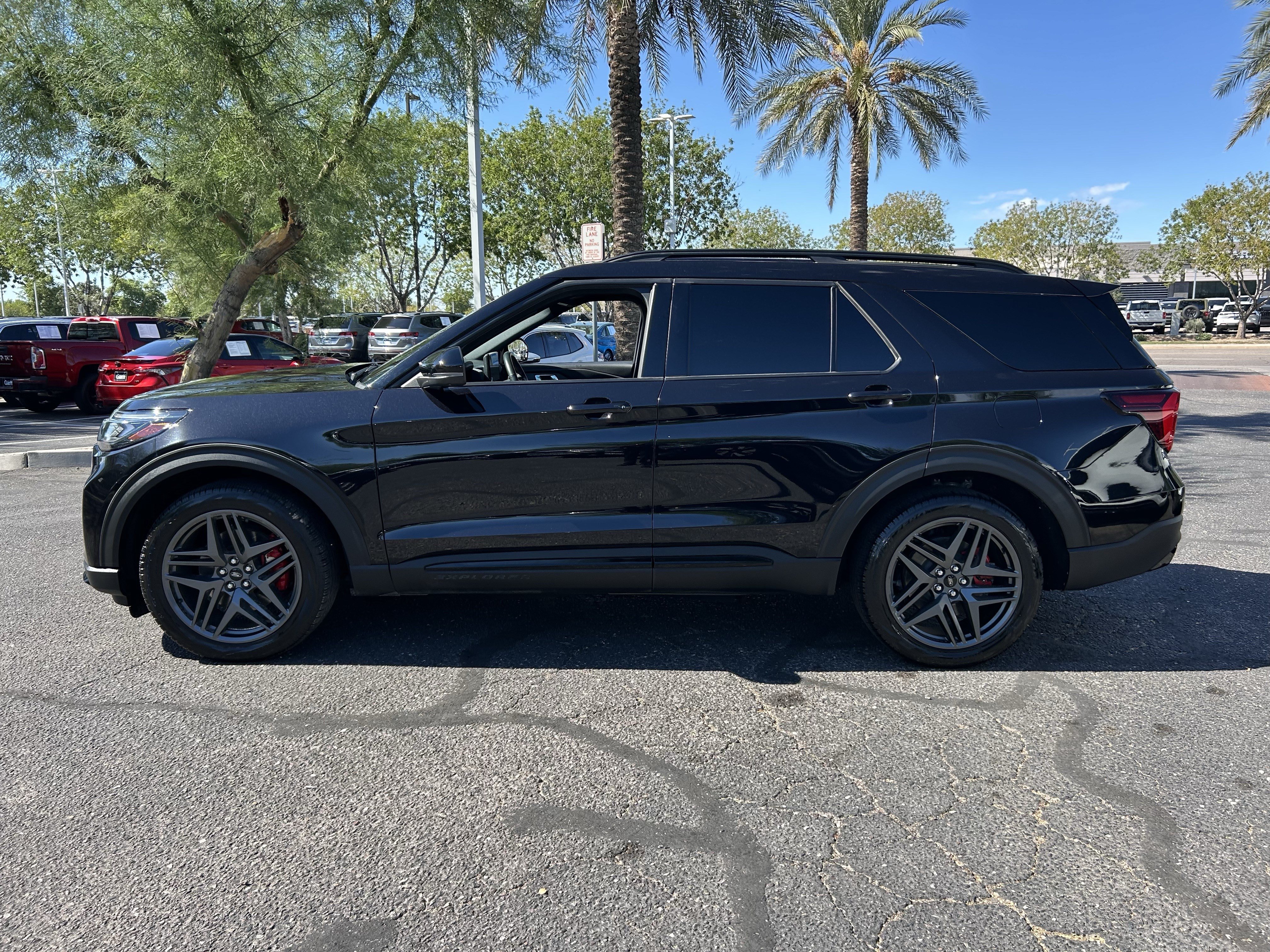 Used 2025 Ford Explorer ST AWD/4WD image 2
