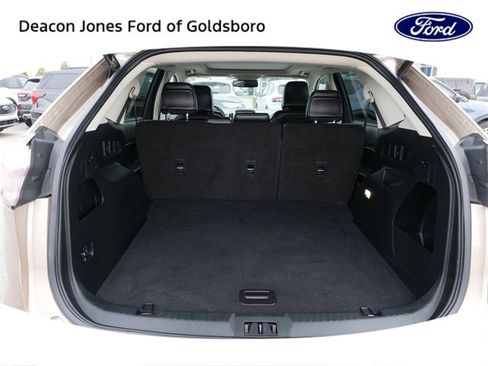 Used 2021 Ford Edge SEL w/ Convenience Package image 13