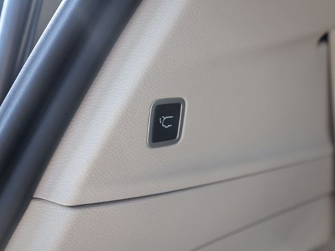Used 2024 Chrysler Pacifica Touring-L FWD image 14