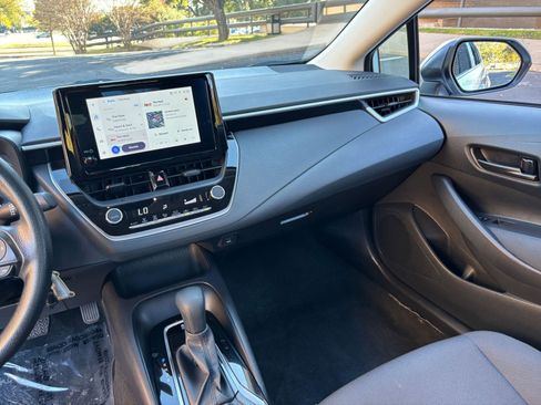 Used 2025 Toyota Corolla LE image 29