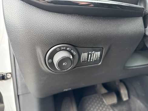 Used 2024 Jeep Compass Trailhawk AWD/4WD image 9