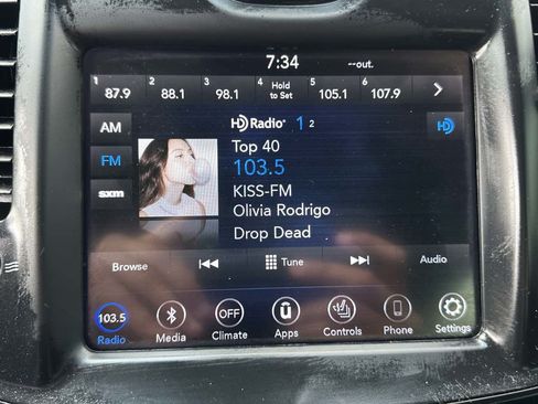 Used 2018 Chrysler 300 S RWD image 18