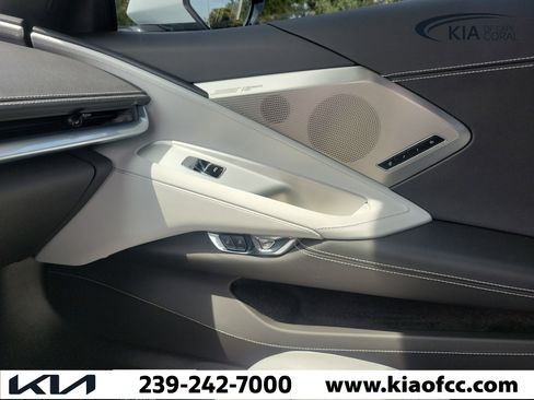 Used 2022 Chevrolet Corvette Stingray Preferred Conv w/ Z51 Performance Package RWD image 21