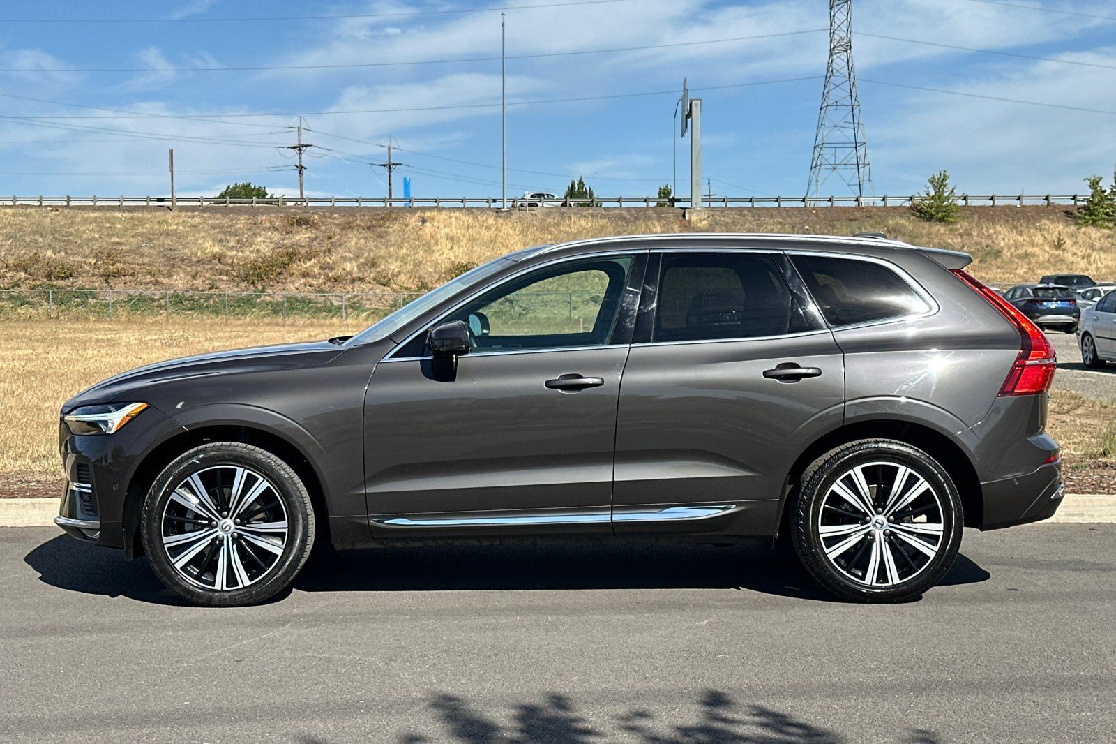Used 2023 Volvo XC60 B5 Plus w/ Climate Package AWD/4WD image 6