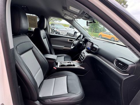 Used 2023 Ford Explorer XLT w/ Equipment Group 202A AWD/4WD image 29
