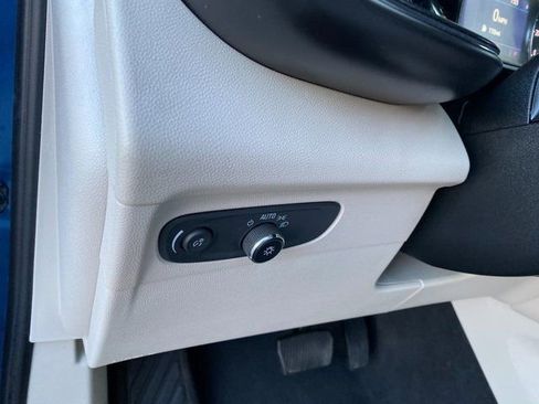 Used 2023 Buick Envision Preferred image 19