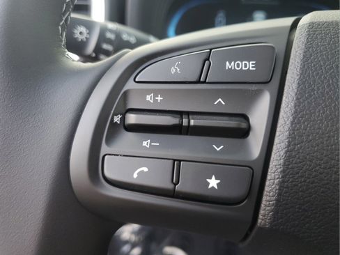 Used 2025 Hyundai Venue SEL FWD image 20
