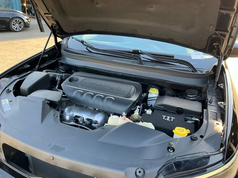 Used 2019 Jeep Cherokee Limited image 23