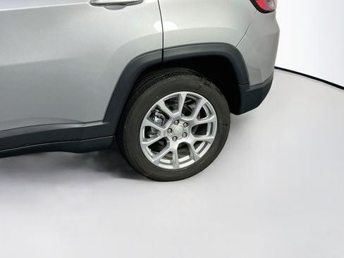 Used 2023 Jeep Compass Latitude AWD/4WD image 28