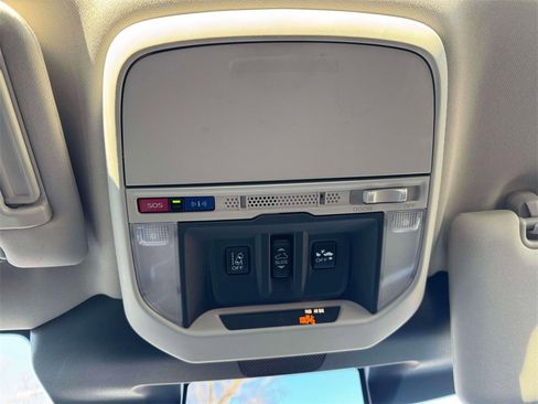 Used 2023 Subaru Forester Premium image 31