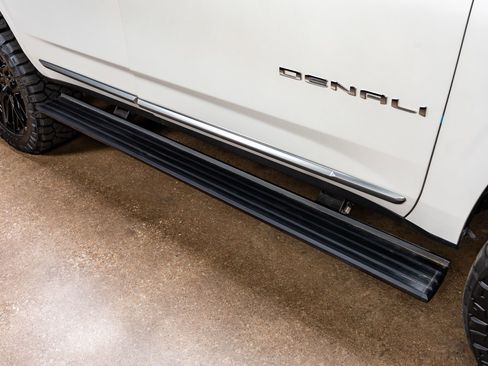 Used 2021 GMC Yukon Denali w/ Denali Premium Package image 13