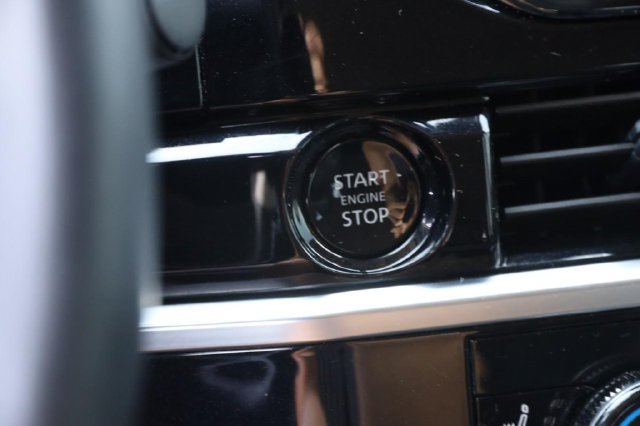 Certified 2025 Nissan Pathfinder SL FWD image 15