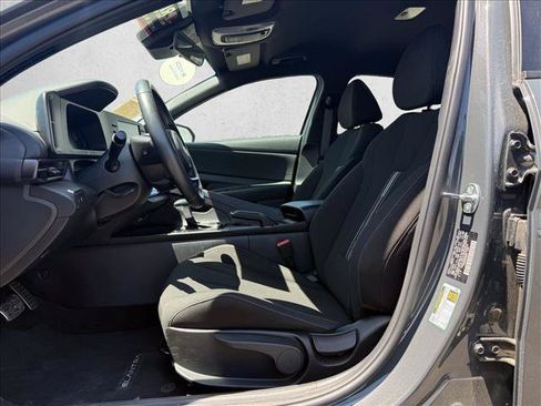 Certified 2025 Hyundai Elantra Sport FWD image 10