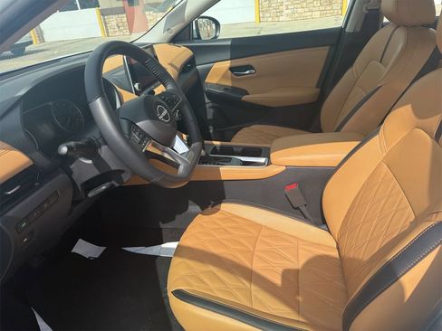 Used 2025 Nissan Sentra SV w/ SV Premium Package FWD image 3