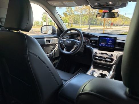 Used 2024 Ford Explorer XLT w/ Equipment Group 202A image 28