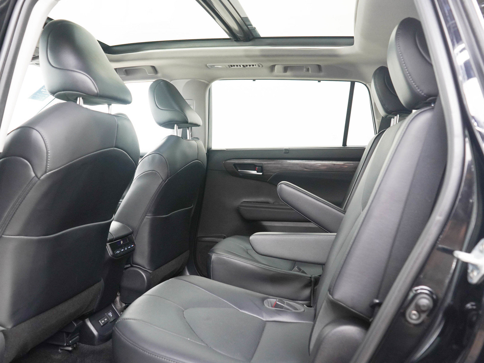 Used 2023 Toyota Highlander Limited AWD/4WD image 17