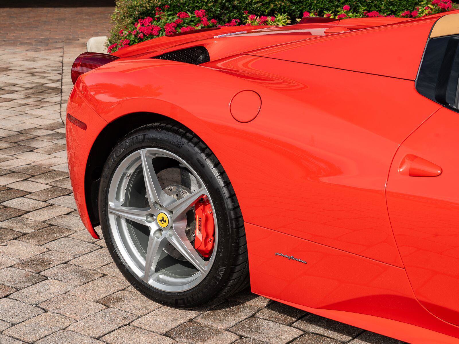 Used 2014 Ferrari 458 Spider RWD image 18