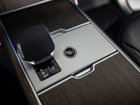 Used 2025 Land Rover Range Rover SE image 36