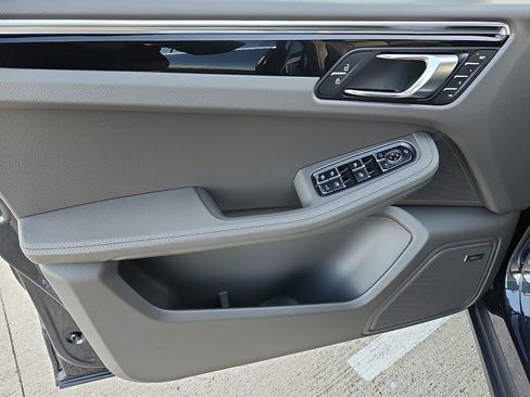 New 2026 Porsche Macan image 11