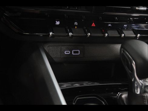 Used 2024 Chevrolet Colorado LT w/ LT Convenience Package II AWD/4WD image 16