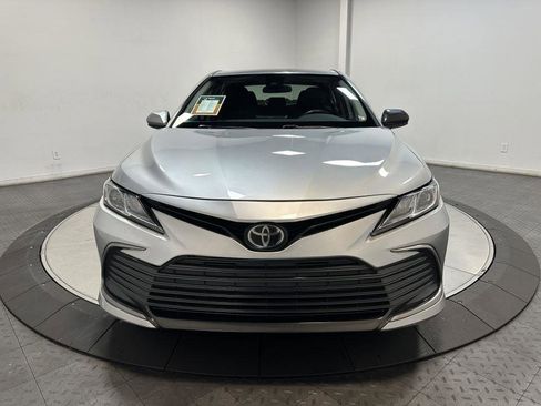 Used 2022 Toyota Camry LE image 4
