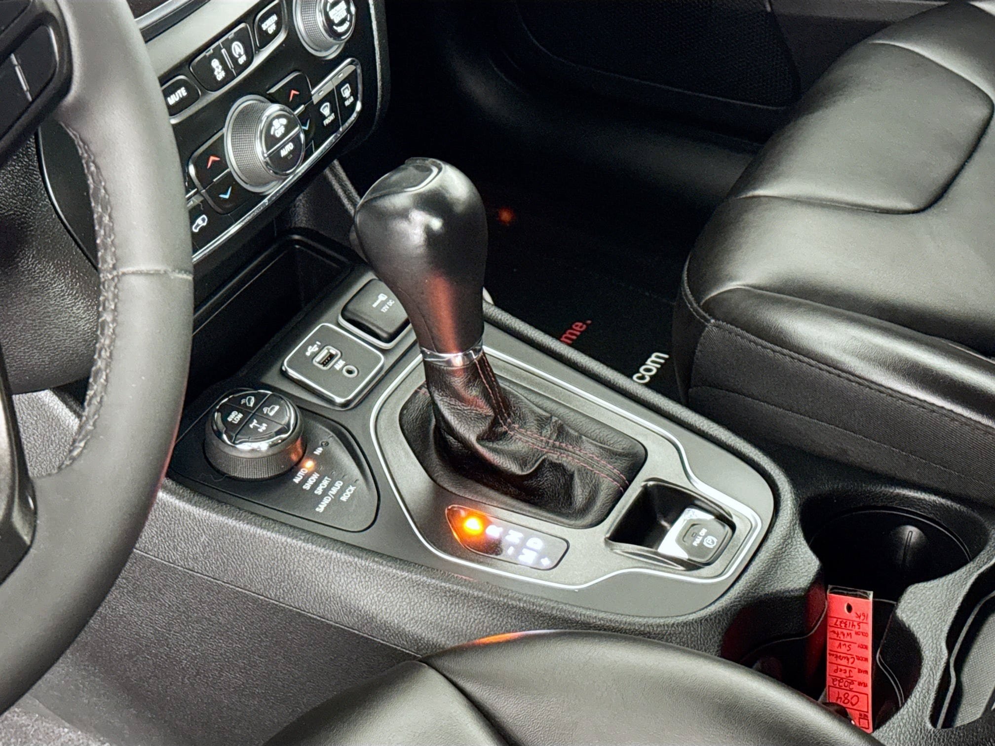 Used 2022 Jeep Cherokee Trailhawk AWD/4WD image 30