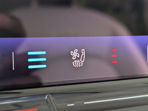 Used 2025 Volkswagen ID. Buzz Pro S Plus RWD image 37