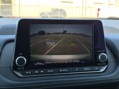 Used 2024 Nissan Rogue S AWD/4WD image 13