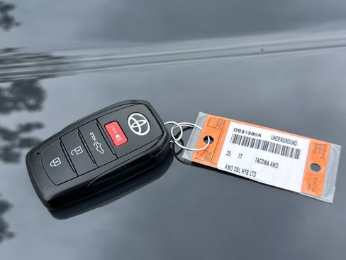 Certified 2025 Toyota Tacoma Limited AWD/4WD image 36