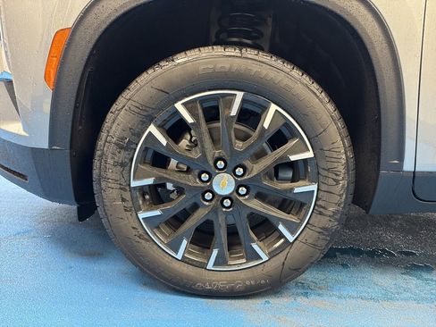 New 2026 Chevrolet Traverse LT w/ Sun and Wheel Package FWD image 17