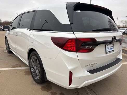 New 2026 Honda Odyssey Touring image 4