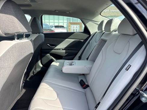 New 2026 Hyundai Elantra Limited FWD image 9