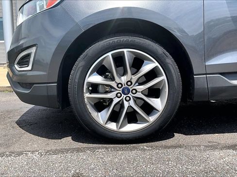 Used 2017 Ford Edge Titanium w/ Equipment Group 301A FWD image 4