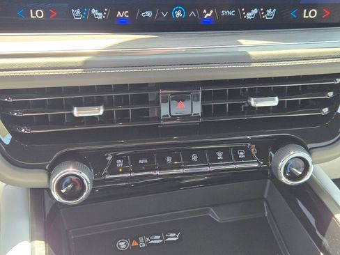 New 2025 Chevrolet Suburban Premier image 13