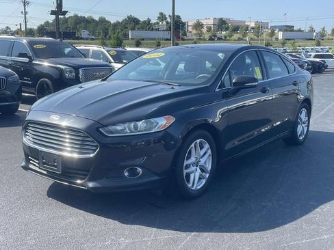 Used 2014 Ford Fusion SE w/ Equipment Group 202A FWD image 3