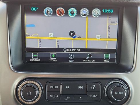Used 2020 Chevrolet Suburban LT RWD image 2