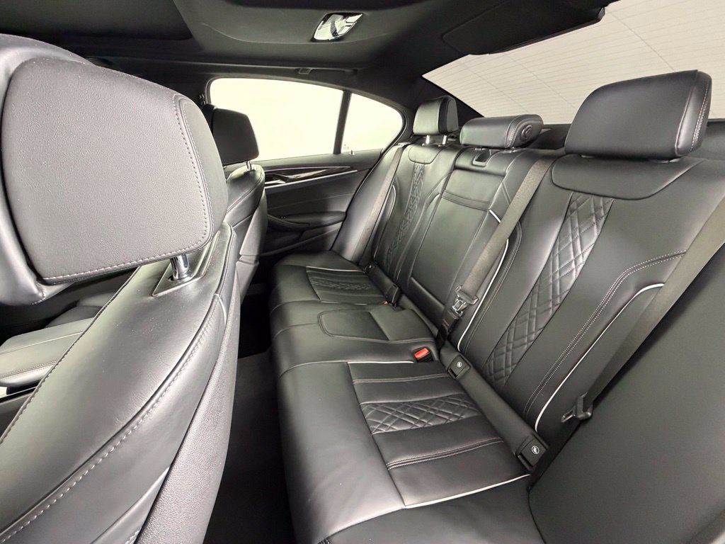 Used 2022 BMW M550i xDrive AWD/4WD image 39