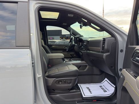 Used 2025 Chevrolet Silverado 2500 ZR2 w/ Technology Package image 20