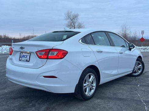 Used 2018 Chevrolet Cruze LT w/ Convenience Package image 5
