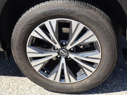 Used 2022 Nissan Rogue SV FWD image 13
