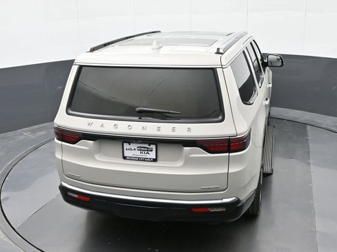 Used 2022 Jeep Wagoneer Series III w/ Premium Group I image 36