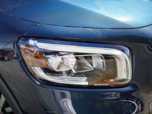 Used 2022 Mercedes-Benz GLB 250 w/ Premium Package Lite image 7