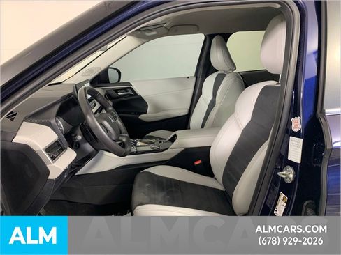 Used 2025 Mitsubishi Outlander SE image 18