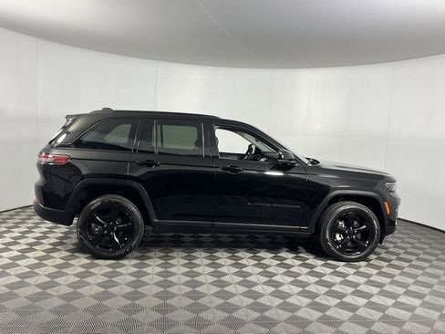 Certified 2023 Jeep Grand Cherokee Limited w/ Black Appearance Package image 3