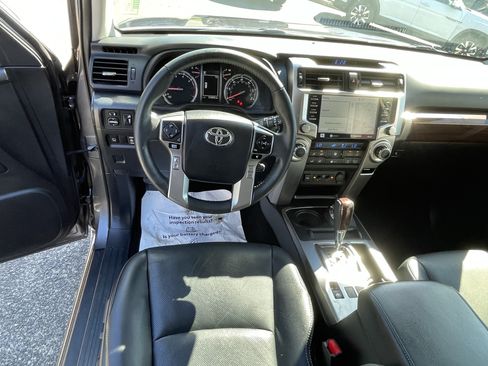 Certified 2022 Toyota 4Runner Limited AWD/4WD image 11