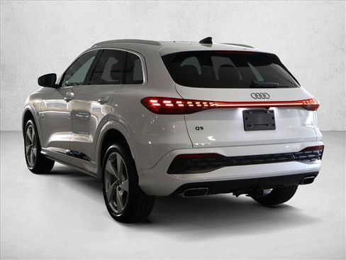 Used 2025 Audi Q5 Premium w/ Premium Plus AWD/4WD image 9
