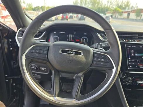 Used 2023 Jeep Grand Cherokee Altitude AWD/4WD image 14
