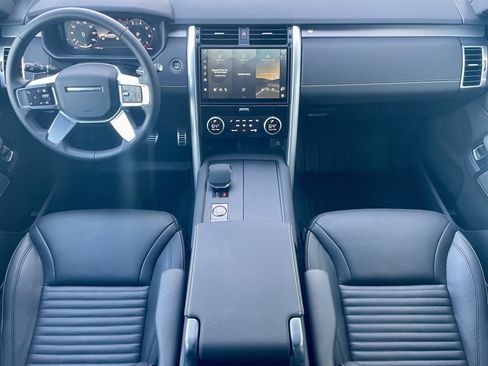 Certified 2025 Land Rover Discovery Dynamic SE AWD/4WD image 16