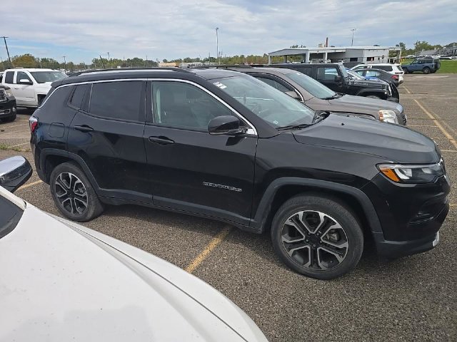 Used 2022 Jeep Compass Limited AWD/4WD image 2